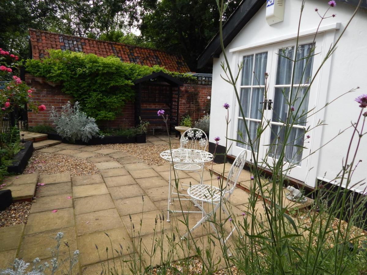 Frogs Hall B&B Eye  ภายนอก รูปภาพ