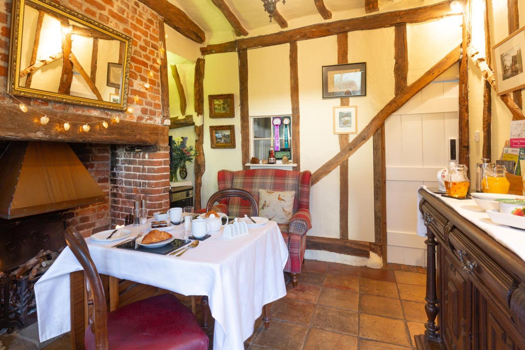 Frogs Hall B&B Eye  ภายนอก รูปภาพ